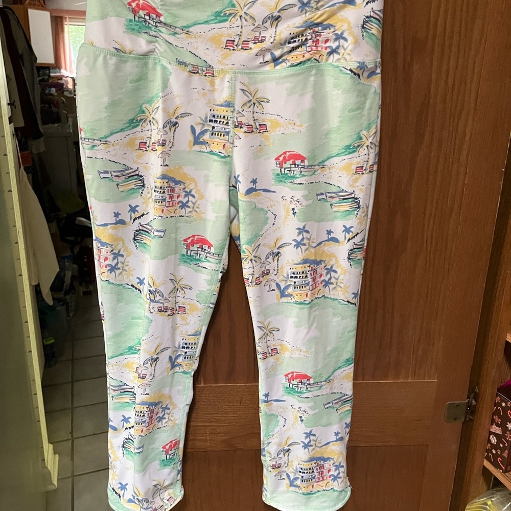 Crown & Ivy Crop Leggings Medium